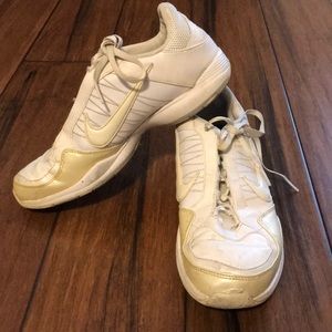 Nike cheer shoes size 7